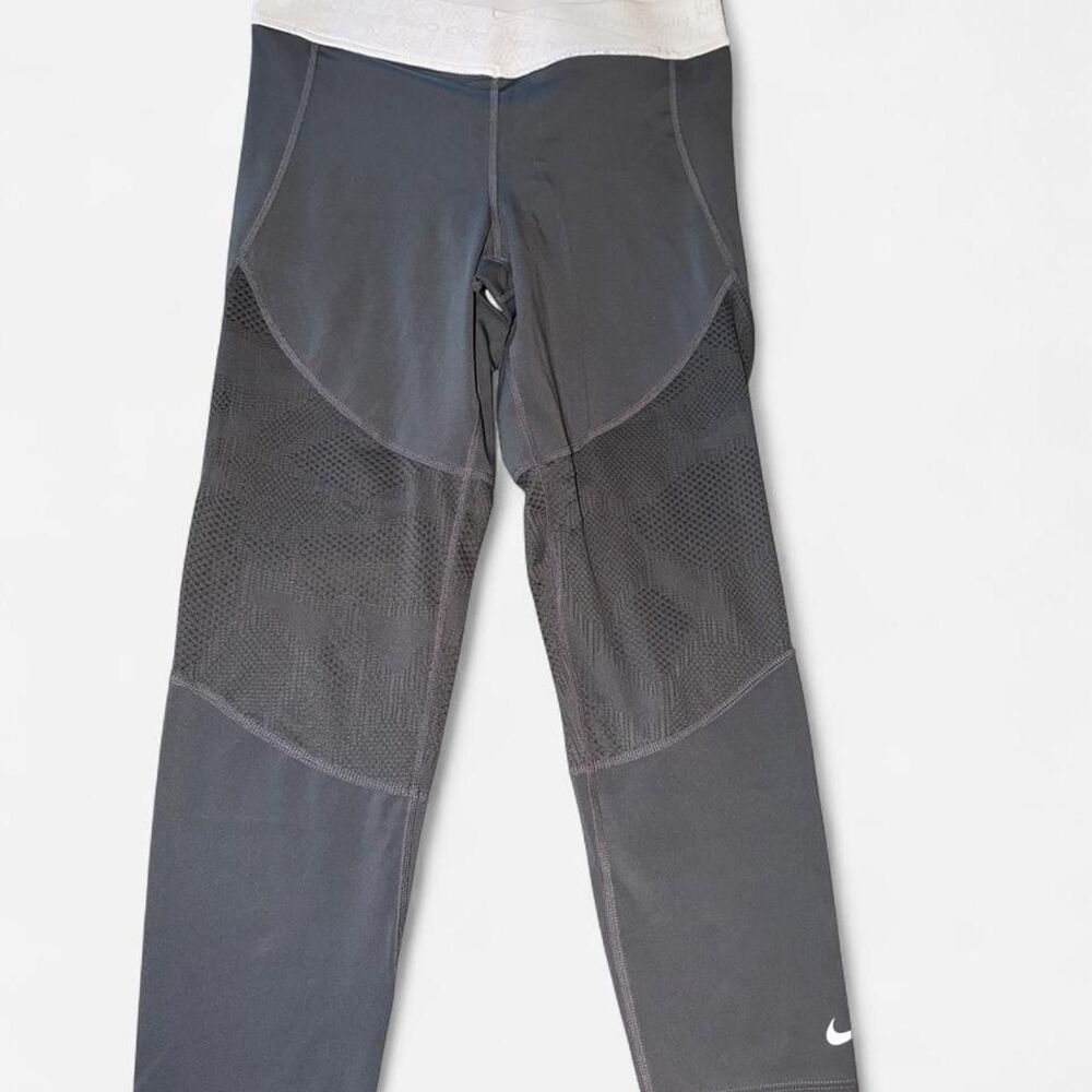 Nike Women's Grey and Black Leggings
